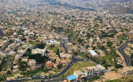 تعز..قصف حـ.ـوثي يطال أحياء سكنية ومحيط المجمع القضائي