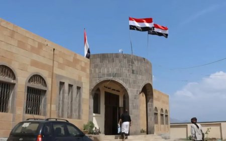 مليشيا الحـ.ـوثي تقتحم مقرات القضاء وتنهب محتوياتها في الحديدة