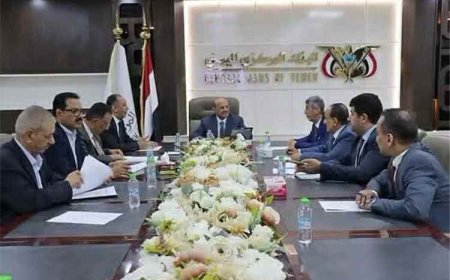 مركزي عدن يقر تمويل استيراد بـ 5 مليارات دولار ويمنع دخول المنتجات الإيرانية