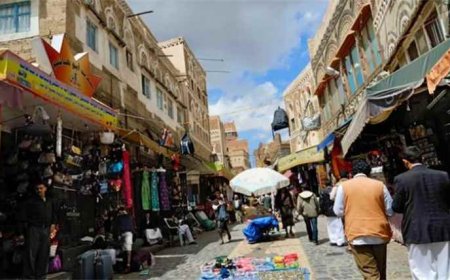 الركود والتضخم يثقلان كاهل السكان في مناطق الحـ.ـوثيين