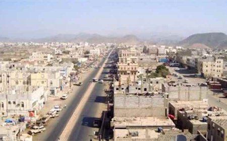 إصابة خمسة أشخاص بانفجار قنبلة صوتية في لحج