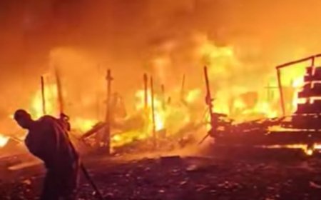 حريق يندلع في سوق الخشب بالشرج وفرق الدفاع المدني تتدخل
