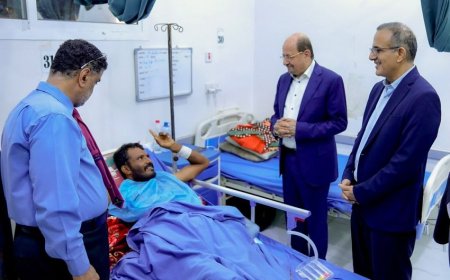 رئيس الوزراء يتفقد جرحى القوات المسلحة في مستشفى عبود بعدن