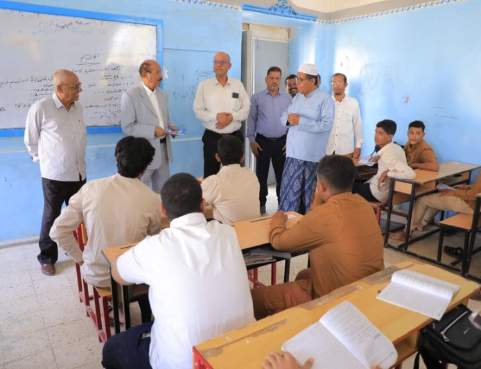 من ثانوية الصبان.. الوكيل بارباع يتابع انتظام الدراسة ومستوى حضور الطلاب والمعلمين