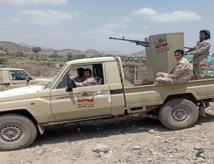 قتيل وجريحان في استهداف لطقم درع الوطن بعتق