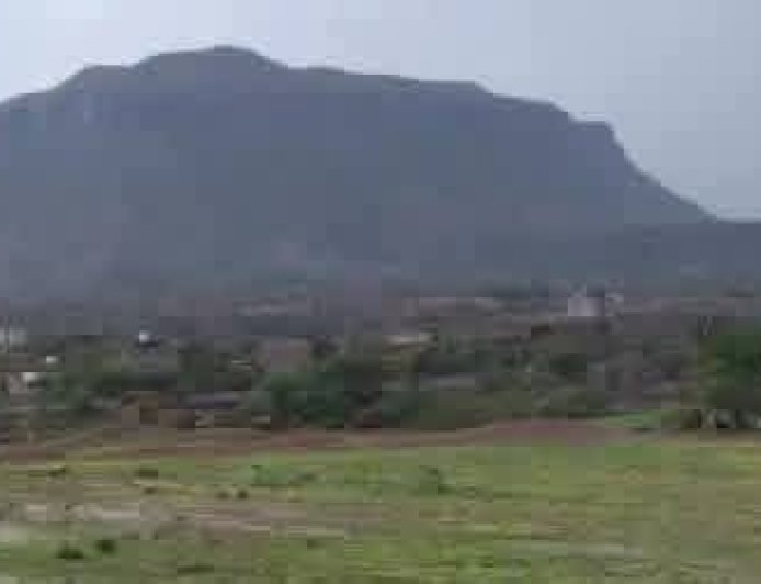 معارك عنيفة في جبال نمان ومصادر ميدانية تنفي سقوطه بأيدي الحـ.ـوثيين