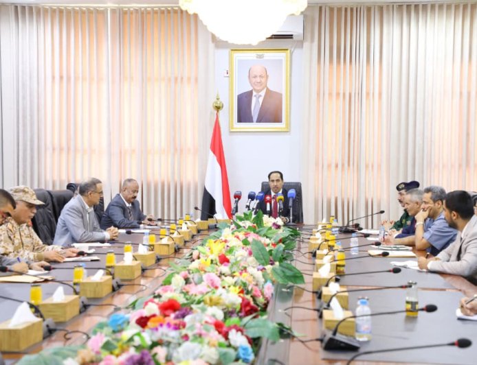 بتوجيهات العليمي.. لجنة دعم الجبهات تبدأ أعمالها من عدن