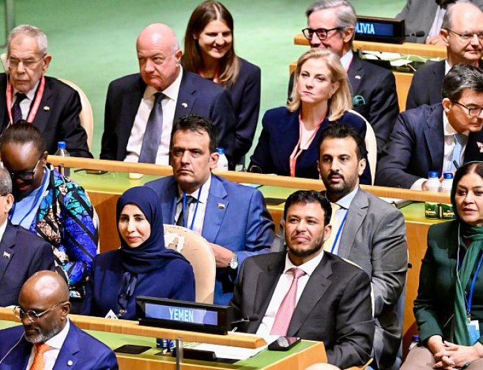 الدكتور عبدالله العليمي يتقدم وفد اليمن في اجتماعات الجمعية العامة للأمم المتحدة بنيويورك