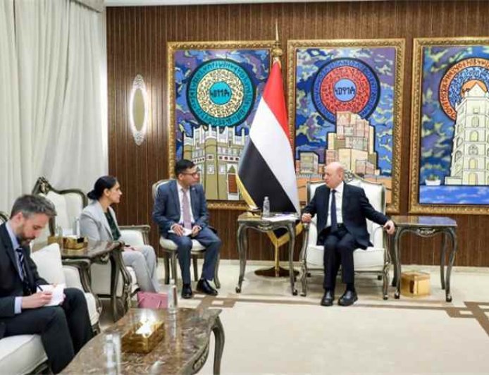 العليمي: أي تهدئة تسمح بتسليح الحـ.ـوثيين ستعيد إشعال الحرب