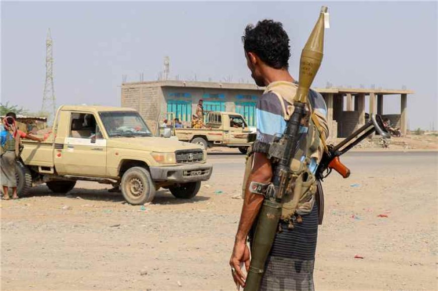 القوات الحكومية تطارد الحـ.ـوثيين بعد تحرير مواقع بالحديدة