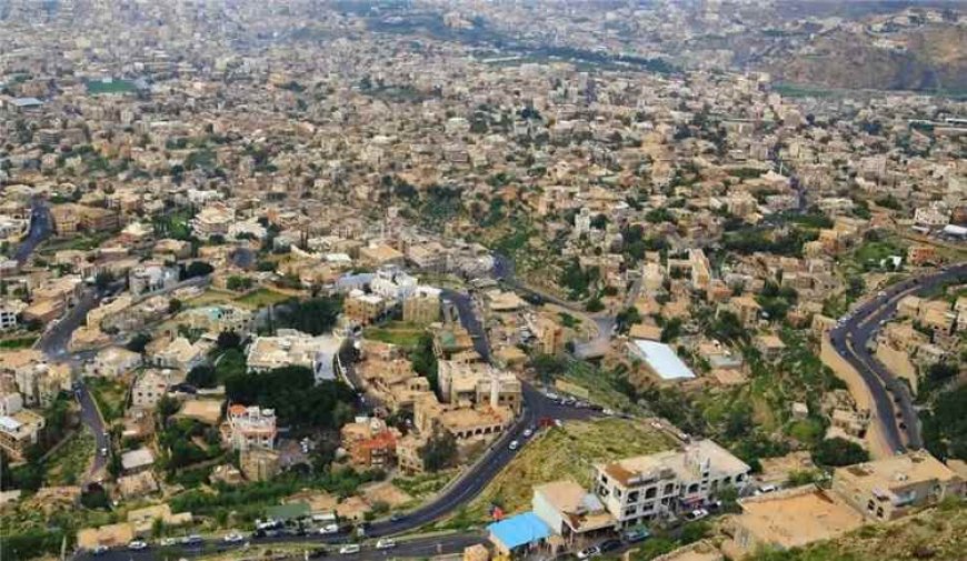 تعز..قصف حـ.ـوثي يطال أحياء سكنية ومحيط المجمع القضائي