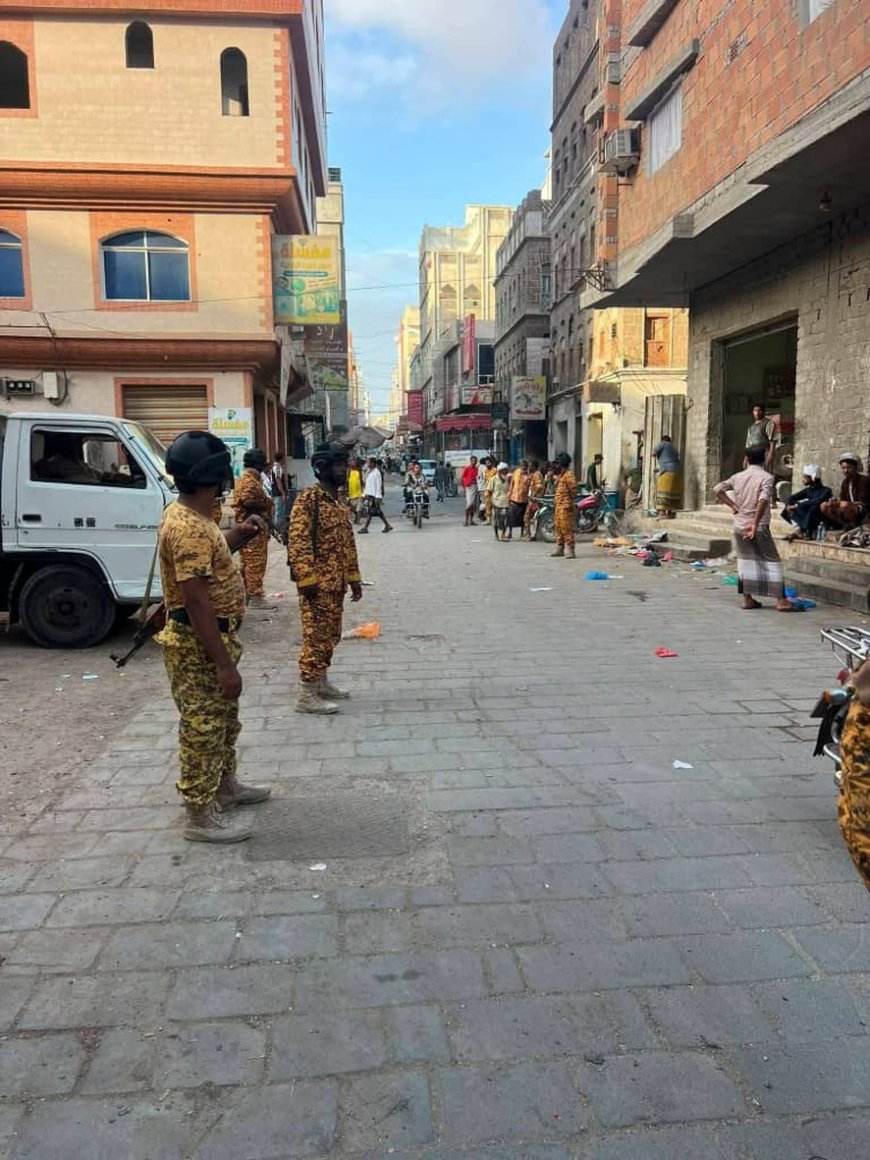 الأمن يتحرك في الشرج ويزيل مواقع بيع القات بين منازل المواطنين