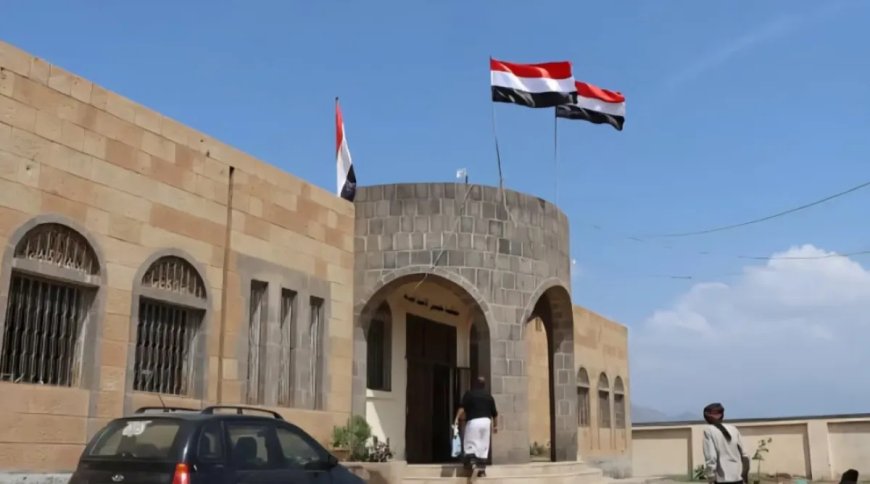 مليشيا الحـ.ـوثي تقتحم مقرات القضاء وتنهب محتوياتها في الحديدة