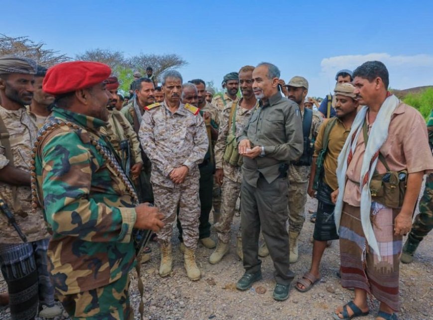 الصبيحي يتفقد ابطال القوات المسلحة في الخطوط الأمامية لجبهتي باب المندب وطور الباحة