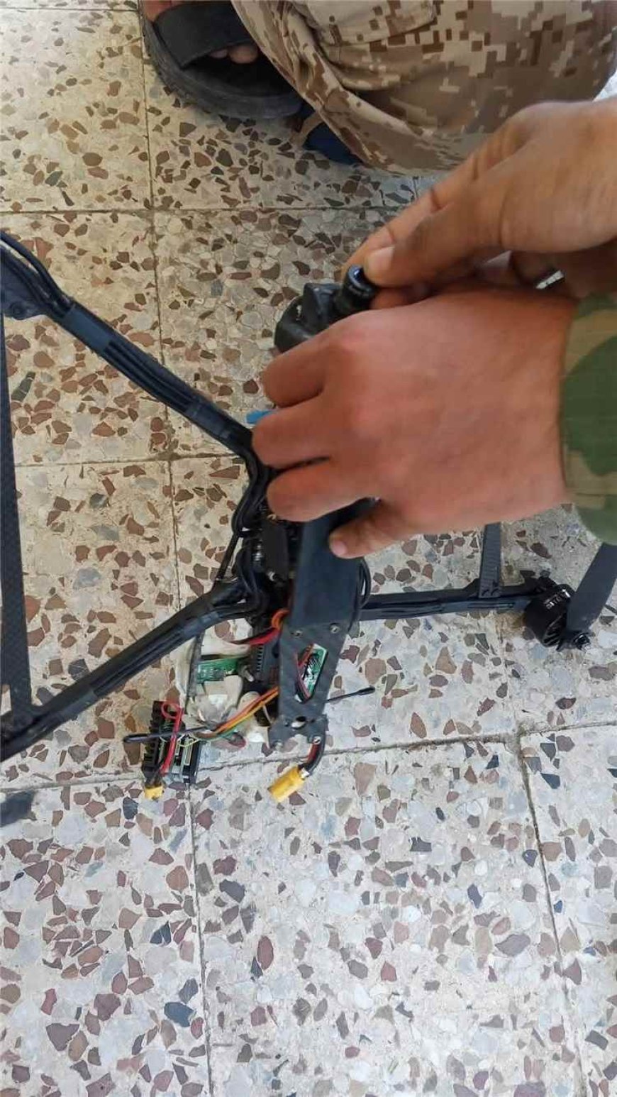 إسقاط مسيّرة حـ.ـوثية محمّلة بقذيفة هاون غربي تعز