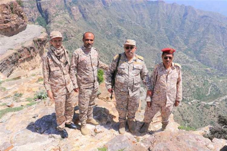 وفد عسكري يتفقد جبهات حيفان والمقاطرة لحماية طريق تعز