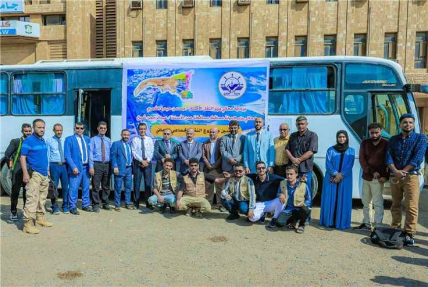 وزير النقل يدشن النقل المجاني لطلاب جامعة عدن