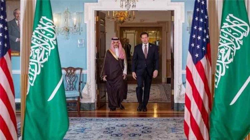 السعودية وأمريكا تؤكدان أهمية أمن الملاحة في هرمز وباب المندب