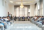 الخنبشي يبحث مع رجال الأعمال توحيد الجهود لإيصال المساعدات إلى المحافظات المتضررة