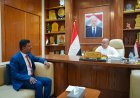 محافظ حضرموت يلتقي مدير عام الشحر ويبحث أولويات العمل والاحتياجات الخدمية