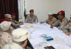 وزير الدفاع يؤكد أهمية التنسيق الميداني خلال عملية فجر اليمن