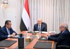 العليمي: المعركة تتطلب جبهة سياسية وشعبية وإعلامية متماسكة