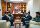 الخنبشي يبحث أوضاع الهجرة والجوازات بحضرموت وسبل تطوير خدماتها