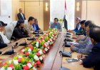 عقب استهداف معسكر العلم.. محافظ شبوة يترأس اجتماعاً لتعزيز دعم وإسناد جبهات القتال