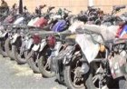 تعزيزات حـ.ـوثية تضم دراجات نارية تتجه نحو جبهات تعز