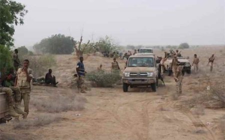 هجوم واسع للقوات المسلحة على مواقع الحـ.ـوثيين في حرض ضمن عملية فجر اليمن