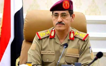 وزير الدفاع يرفض هدنة حـ.ـوثية ويكشف تفاصيل عملية فجر اليمن