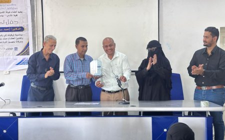 بارشيد يشيد بعطائه.. تكريم الدكتور أحمد منصور بعد ترقيته إلى أستاذ مشارك