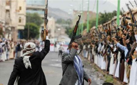 مصادر: قيادات حـ.ـوثية تعرض منازلها للبيع في صنعاء خوفاً من القصف