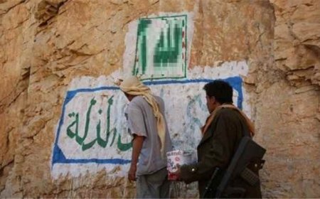 الحـ.ـوثيون يفرضون شعارهم على مساجد تعز ويحوّلون أحدها إلى مجلس للقات