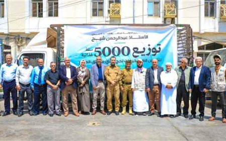 المحافظ شيخ يدشّن توزيع خمسة آلاف سلة غذائية للأسر النازحة في عدن ولحج