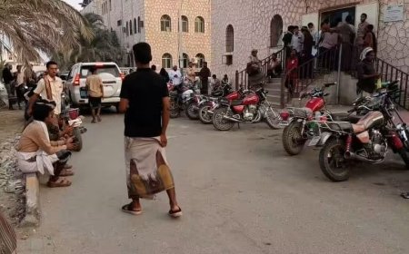 فزعة إنسانية في المكلا.. مواطنون يتوافدون للتبرع بالدم لجرحى شبوة
