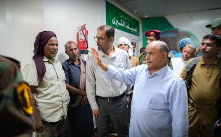 عقب الهجوم الدامي في شبوة.. الخنبشي يزور الجرحى وينقل تمنيات الرئيس العليمي