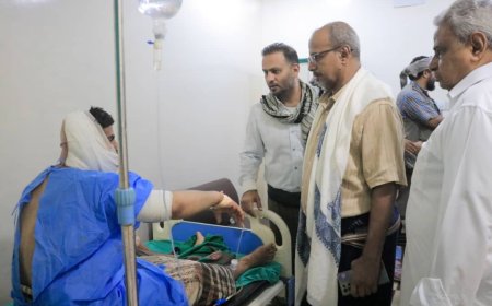 بتكليف من بن حبريش.. باقديم يتقدم وفداً من مؤتمر حضرموت الجامع لتفقد جرحى شبوة بالمكلا