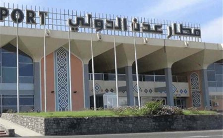 الحـ.ـوثيون يقصفون محيط مطار عدن الدولي