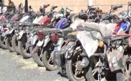 تعزيزات حـ.ـوثية تضم دراجات نارية تتجه نحو جبهات تعز