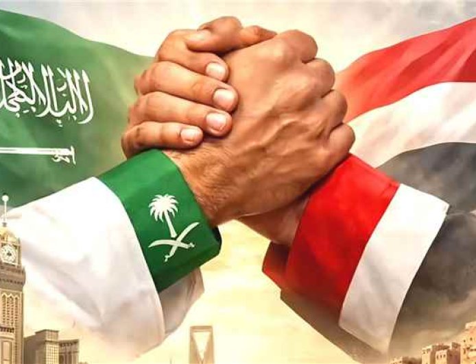 الحكومة اليمنية تدعو لتحرك دولي حازم عقب استهداف مطار الرياض