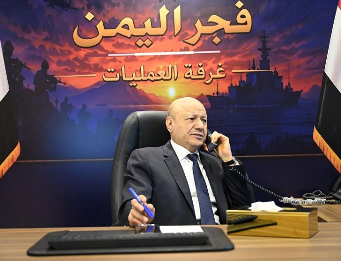 العليمي يتابع تداعيات هجوم معاشيق ومستجدات فجر اليمن