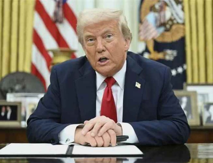 ترامب يلوح بتطور وشيك مع إيران وينفي وجود مفاوضات