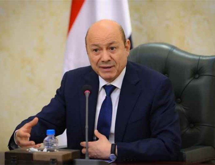 الرئيس العليمي يُشيد بإنجاز أمني في شبوة ويوجه بتكريم وترقية القوات المشاركة