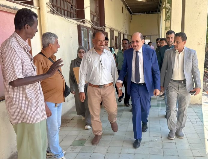 الزنداني يزور المعهد التقني الصناعي بالمعلا ويؤكد دعم الحكومة للتعليم الفني والمهني