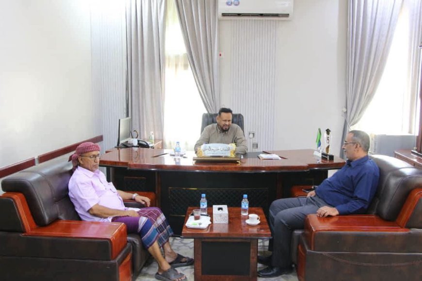 مدير تربية ساحل حضرموت يلتقي رئيس مجلس أمناء جامعة العرب لبحث التعاون المشترك