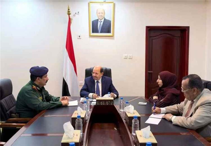 رفع الجاهزية وتأمين المناطق المحررة.. أبرز توجيهات رئيس الوزراء بشأن فجر اليمن