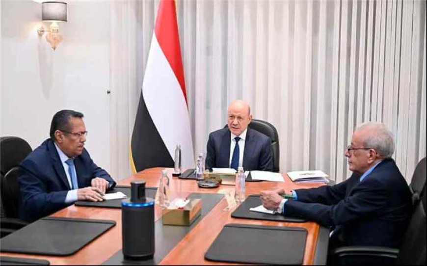 العليمي: المعركة تتطلب جبهة سياسية وشعبية وإعلامية متماسكة