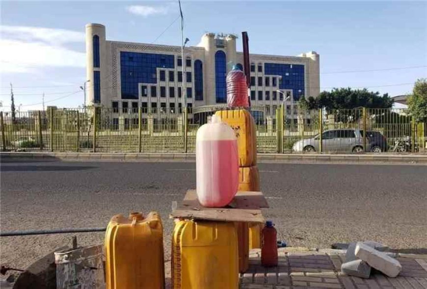 وقود مشبوه في صنعاء يتسبب بأعطال السيارات ويضاعف خسائر المواطنين