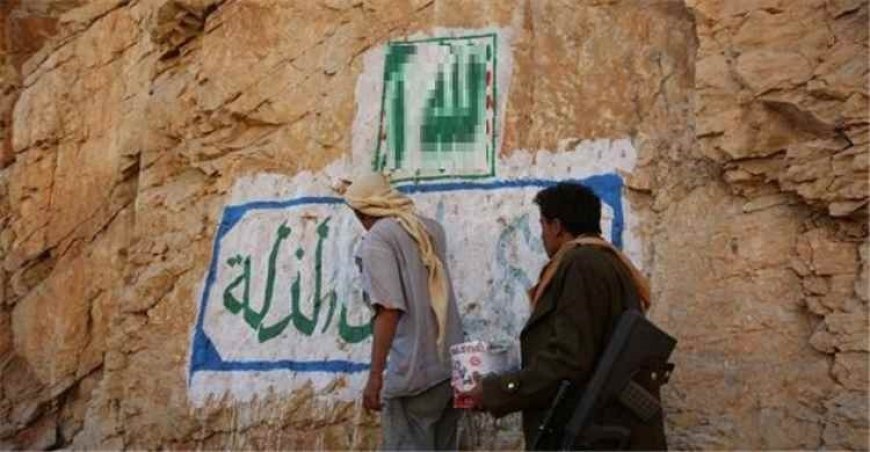الحـ.ـوثيون يفرضون شعارهم على مساجد تعز ويحوّلون أحدها إلى مجلس للقات